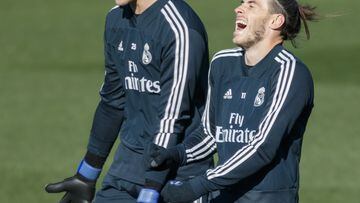 El buen ambiente predominó en toda la sesión. Courtois y Bale.
