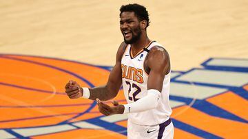 Ayton fue reclutado por los Suns con la primera selección global del Draft de 2018 luego de un año con los Arizona Wildcats. En su campaña de novato fue parte del primer equipo All-Rookie junto a Luka Doncic, Trae Young, Jaren Jackson Jr. y Marvin Bagley III luego de promediar 16.3 y 10.3 rebotes.