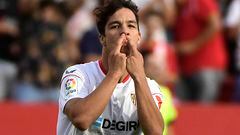 Sevilla's Spanish midfielder Oliver Torres celebrates scoring the opening goal during the Spanish League football match between Sevilla FC and Athletic Club Bilbao at the Ramon Sanchez Pizjuan stadium in Seville on October 8, 2022. (Photo by CRISTINA QUICLER / AFP)