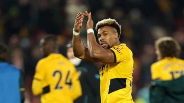 Soccer Football - Premier League - Brentford v Wolverhampton Wanderers - Brentford Community Stadium, London, Britain - January 22, 2022 Wolverhampton Wanderers&#039; Adama Traore applauds fans after the match REUTERS/Hannah Mckay EDITORIAL USE ONLY. No u