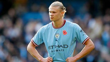 MANCHESTER, ENGLAND - NOVEMBER 12: Erling Haaland of Manchester City reacts after Ivan Toney of Brentford (not pictured) scored their team's second goal during the Premier League match between Manchester City and Brentford FC at Etihad Stadium on November 12, 2022 in Manchester, England. (Photo by Lynne Cameron - Manchester City/Manchester City FC via Getty Images)