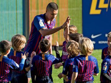Barcelona&#039;s new player Colombian defender Jeison Murillo greets children during his official presentation at the Camp Nou stadium in Barcelona on December 27, 2018. 