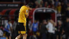 Raúl Jiménez se lamenta después de fallar una clara con el Wolves.