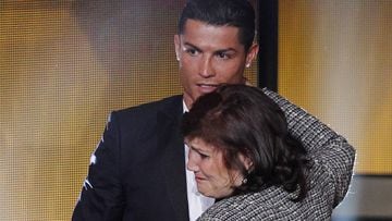 Ronaldo's mother would prefer he move to Manchester over PSG