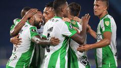 Atletico Nacional's midfielder Dorlan Pabon (L) celebrates with teammates after scoring against Melgar during the Copa Libertadores group stage first leg football match between Atletico Nacional and Melgar at the Metropolitan stadium in Barranquilla, Colombia, on April 20, 2023. (Photo by Daniel MUNOZ / AFP)
