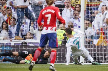 Ocasión de Cristiano Ronaldo ante Oblak tras el cabezazo de Bale. 