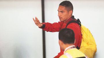 El delantero peruano tiene a&uacute;n 40 d&iacute;as de contrato con su club y aguarda a la renovaci&oacute;n del mismo. El defensor quiere buscar una salida cuanto antes.