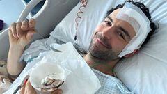 El rider de MTB Iago Garay, en el hospital, con la cabeza vendada, en Pietra Ligure (Italia), en junio del 2023. 