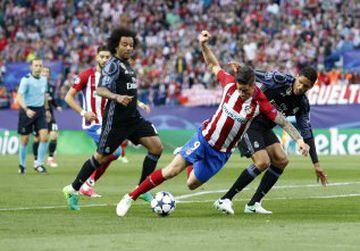 2-0. Jugada del penalti y el segundo gol desde los once metros de Griezmann. Varane derribó a Fernando Torres.