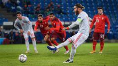 Spain&#039;s defender Sergio Ramos shoots from the penalty spot but fails to score during the UEFA Nations League football match between Switzerland and Spain at St. Jakob-Park stadium in Basel, on November 14, 2020. (Photo by Fabrice COFFRINI / AFP)