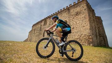 Totalmente accesible tanto para bicicletas, como para todo tipo de vehículos, el monasterio de Tentudía está considerado una de las mejores muestras del mudéjar español. Una cima que se encuentra tras 10 km de ascensión. 