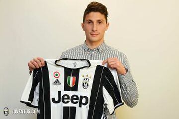El defensor italiano llegó al Juventus desde el Atalanta por 15 M€.