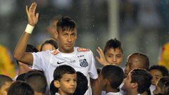 Neymar, durante un partido con el Santos en 2013.