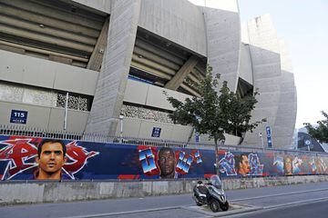 A mural has been comisionad which surround the Parisian stadium featuring legends who've donned the famous red, white and blue shirt over the years.