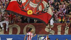 <b>EL GOLEADOR. </b>Falcao celebra uno de los tres goles que anoche le marcó al Athletic. El delantero se fue a la grada a festejar sus tantos con la afición rojiblanca.
