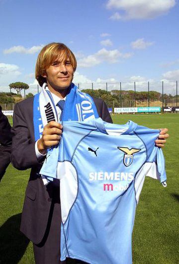 Fichó por la Lazio procedente del Valencia por 41,6 millones de euros en Julio de 2001. Su juego decepcionó y no volvió a ser el jugador que fue.