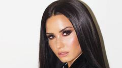 La cantante y exchica Disney Demi Lovato posando con rostro serio.