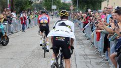 Primoz Roglic, con el maillot solidario de La Vuelta.