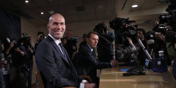 Zidane fue nombrado técnico blanco el 4 de enero de 2016 y un día después compareció ante los medios.