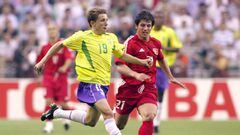 Oswaldo Giroldo Júnior, más conocido como Juninho Paulista, estuvo presente en la Copa del Mundo de Fútbol de 2002 celebrada en Corea del Sur y Japón tras ser convocado por Luiz Felipe Scolari. Fue titular con la selección brasileña hasta octavos de final y en la final, frente a Alemania, salió al terreno de juego en sustitución por Ronaldinho.