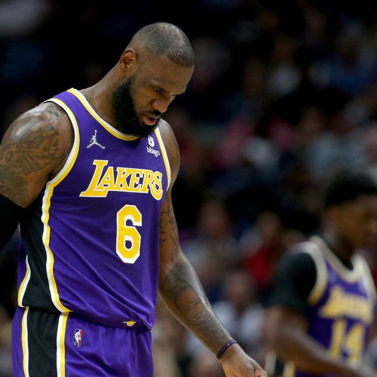 Mavericks bounce defending champ Lakers in four straight