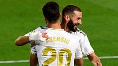 Benzema felicita a Asensio por su gol ante el Valencia.