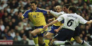 En enero de 2001, Zlatan debutó con la Selección de Suecia. Ese mismo año recibió su primer capitanía en un juego ante Inglaterra. 