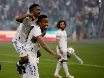 Vinícius Júnior and Éder Militão celebrate Real Madrid's win over Athletic Club in the 2022 Spanish Super Cup final.
