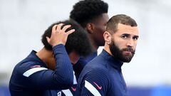 France's forward Karim Benzema (R) looks on as he arrives for a training session at the Stade de France stadium in Saint-Denis, north of Paris on June 12, 2022 on the eve of their UEFA Nations League football match against Croatia. (Photo by FRANCK FIFE / AFP)