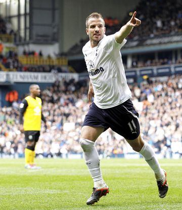 The Dutch player moved to Spurs spending two seasons with the "Lillywhites".