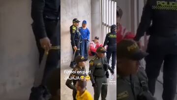 Vídeo: Aficionado del Deportivo Pereira mete un machete a estadio y es atrapado
