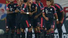 Players of Bayern Munich celebrate a goal against Olympiacos during their Champions League group F soccer match at the Karaiskakis stadium in Piraeus, near Athens, Greece, September 16, 2015.  REUTERS/Alkis Konstantinidis