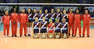 Perú - Ecuador (foto oficial del primer partido del Sudamericano U20 de voleibol femenino).