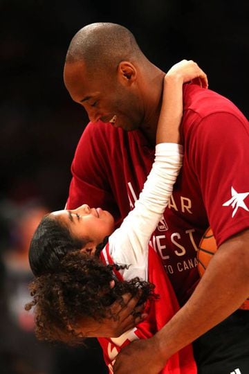 Kobe Bryant warms up with daughter Gianna Bryant during the NBA All-Star Game 2016 at the Air Canada Centre on February 14, 2016.