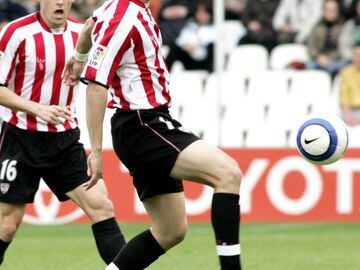 452 games from 1994 to 2010 with Real Sociedad (7) and Athletic Club (445).