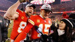 KANSAS CITY, MISSOURI - JANUARY 29: Travis Kelce #87 and Patrick Mahomes #15 of the Kansas City Chiefs celebrate after defeating the Cincinnati Bengals 23-20 in the AFC Championship Game at GEHA Field at Arrowhead Stadium on January 29, 2023 in Kansas City, Missouri.   David Eulitt/Getty Images/AFP (Photo by David Eulitt / GETTY IMAGES NORTH AMERICA / Getty Images via AFP)
