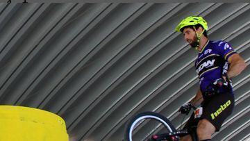 Imagen de un participante durante una prueba de la Copa de España de Trial Bici.