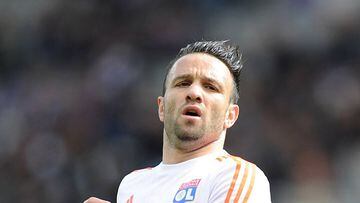 Mathieu Valbuena warms up before the Toulouse match