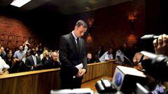 Oscar Pistorius, ante el tribunal durante el juicio por el asesinato de su novia Reeva Steenkamp.