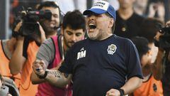Maradona durante un partido con Gimnasia. 