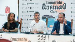 Instituciones, patrocinadores y organizadores en la rueda de prensa de presentaci&oacute;n de la prueba de surf y bodyboard Lanzarote Quemao Classo 2023-2024 en Tinajo (Lanzarote, Canarias). 
