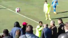 ¡Jugador del Barça B golpeó a un espectador en la cara!