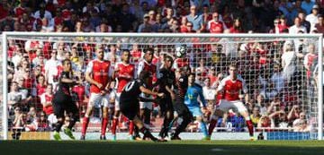 Arsenal 3 - Liverpool 4: the best images on the opening weekend