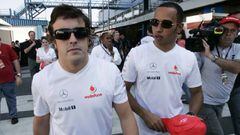 Fernando Alonso y Lewis Hamilton durante el a&ntilde;o que compartieron equipo en McLaren en 2007.
