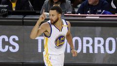 Stephen Curry celebra un triple convertido ante los San Antonio Spurs.