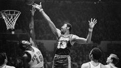 One of the icons of 1970s basketball passed away on Tuesday after troubles with his health.