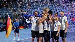 Torben Beltz, Alexander Zverev, Angelique Kerber, Maximilian Marterer, Kai Wehnelt, Tatjana Maria y Laura Siegemund celebran el título de Alemania en la United Cup.