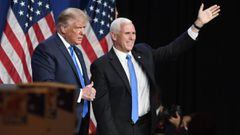 El presidente de los Estados Unidos, Donald J. Trump (izquierda) y el vicepresidente Mike Pence (derecha) saludan a la Convenci&oacute;n Nacional Republicana en el Centro de Convenciones de Charlotte en Charlotte, Carolina del Norte, Estados Unidos, 24 de agosto 2020.