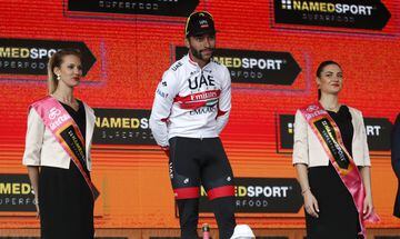 El ciclista colombiano se quedó con la tercera jornada del Giro de Italia tras la descalificación al corredor italiano por un movimiento ilegal en el sprint.



