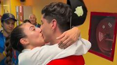 Valentina Toro celebró el oro de Santiago 2023 con un beso: ¡qué ternura!